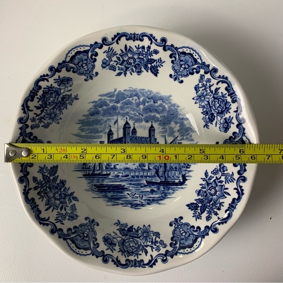 Two Vintage Wedgwood “Royal Homes of Britain” Porcelain Bowls - Picture 8 of 8